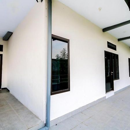 Oyo 3187 Kost Putri Bu Chris Ξενοδοχείο Jembel Εξωτερικό φωτογραφία