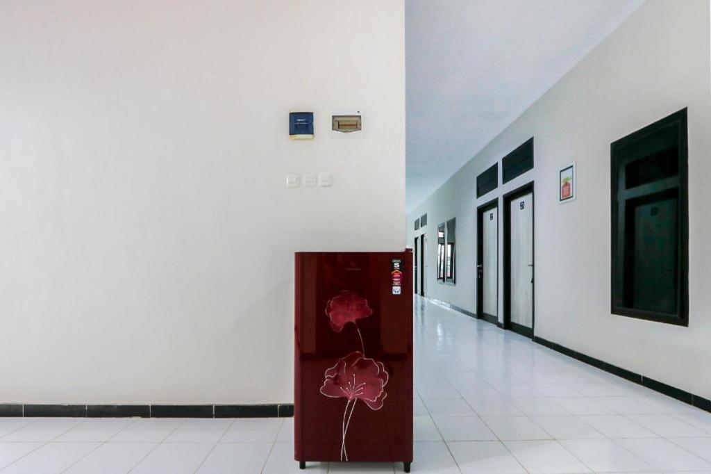 Oyo 3187 Kost Putri Bu Chris Ξενοδοχείο Jembel Εξωτερικό φωτογραφία