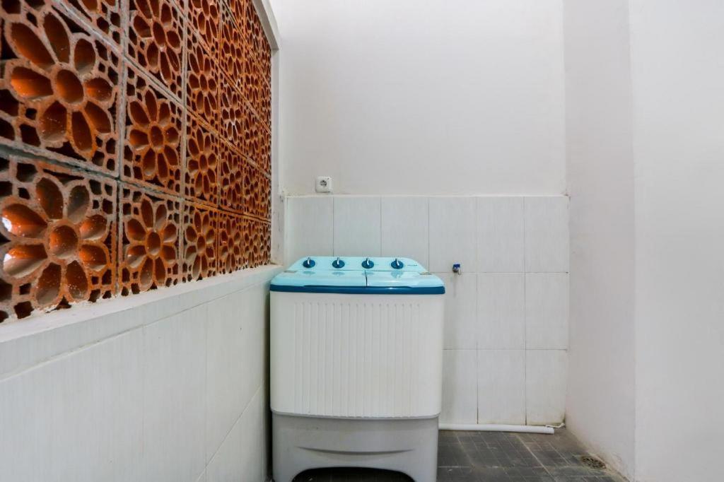 Oyo 3187 Kost Putri Bu Chris Ξενοδοχείο Jembel Εξωτερικό φωτογραφία
