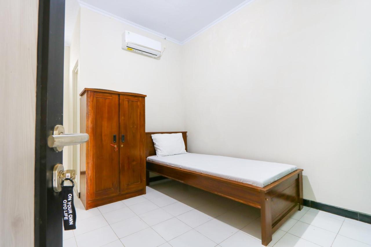 Oyo 3187 Kost Putri Bu Chris Ξενοδοχείο Jembel Δωμάτιο φωτογραφία