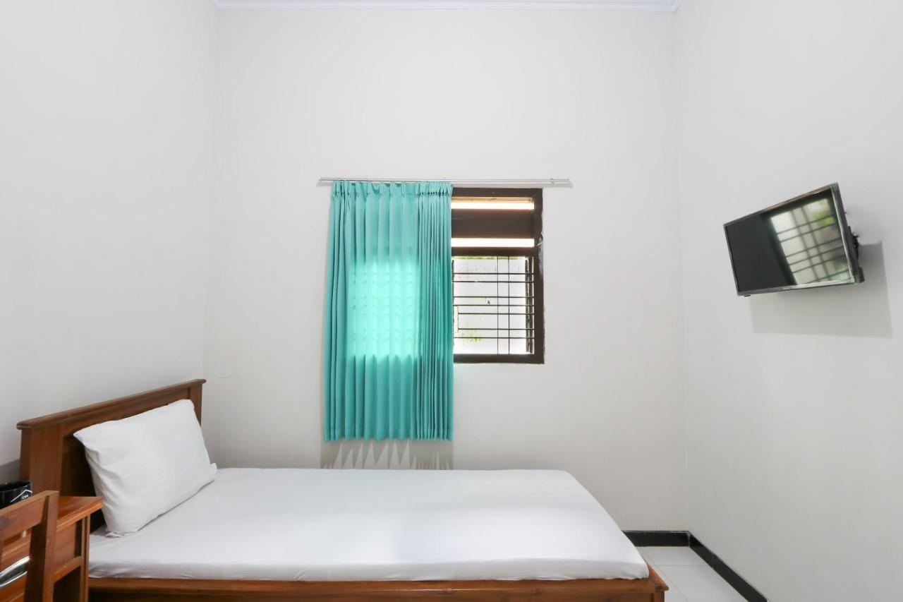 Oyo 3187 Kost Putri Bu Chris Ξενοδοχείο Jembel Εξωτερικό φωτογραφία