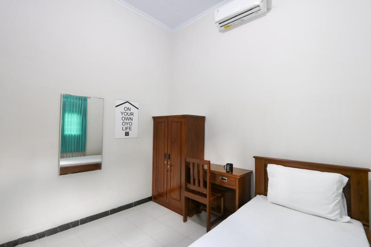 Oyo 3187 Kost Putri Bu Chris Ξενοδοχείο Jembel Εξωτερικό φωτογραφία