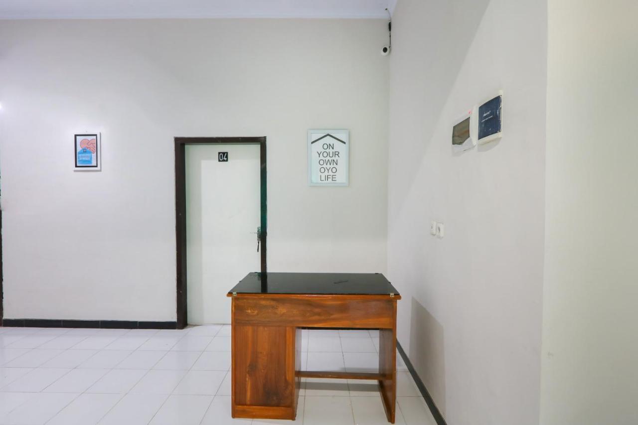 Oyo 3187 Kost Putri Bu Chris Ξενοδοχείο Jembel Εξωτερικό φωτογραφία