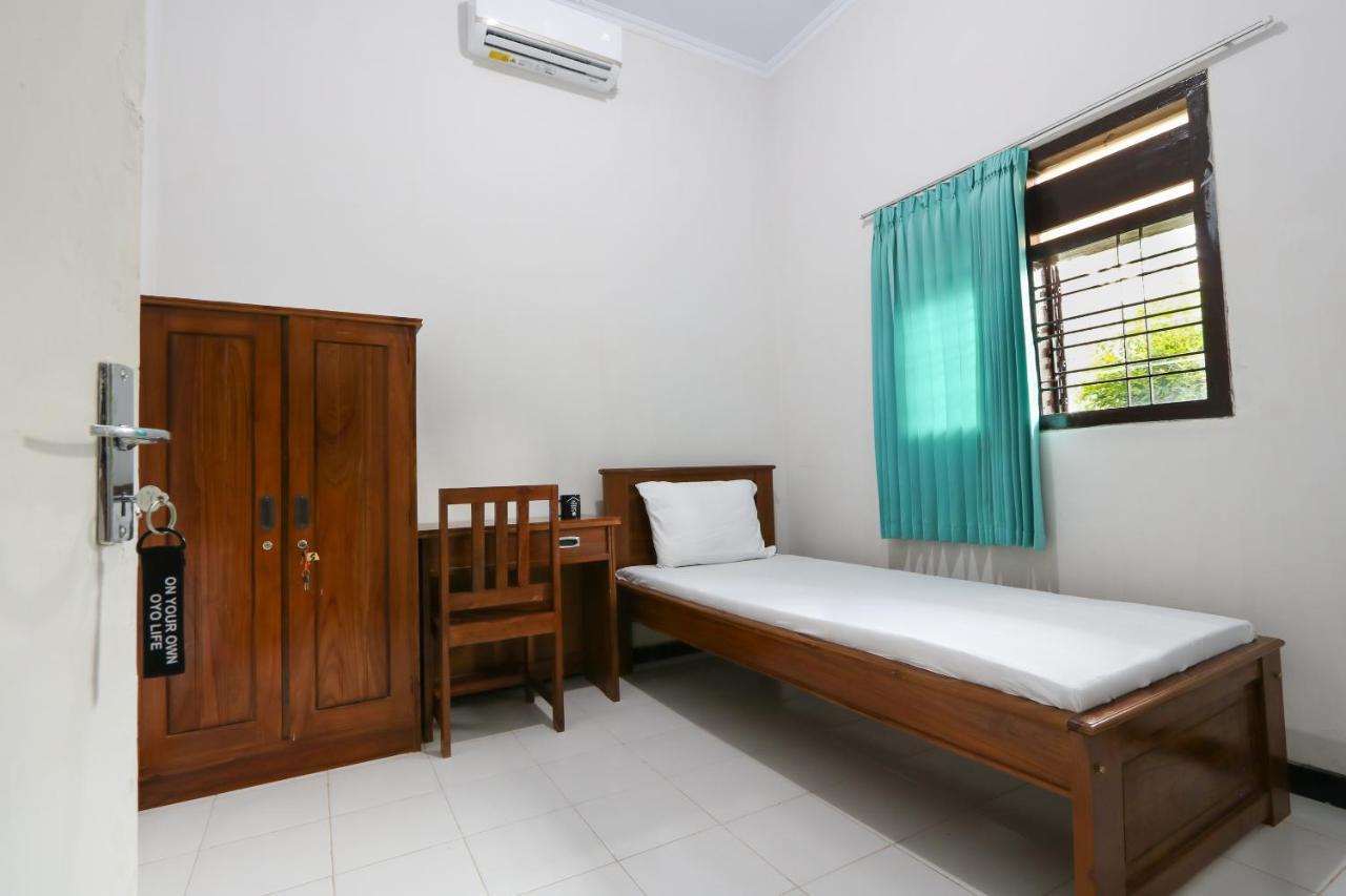 Oyo 3187 Kost Putri Bu Chris Ξενοδοχείο Jembel Δωμάτιο φωτογραφία