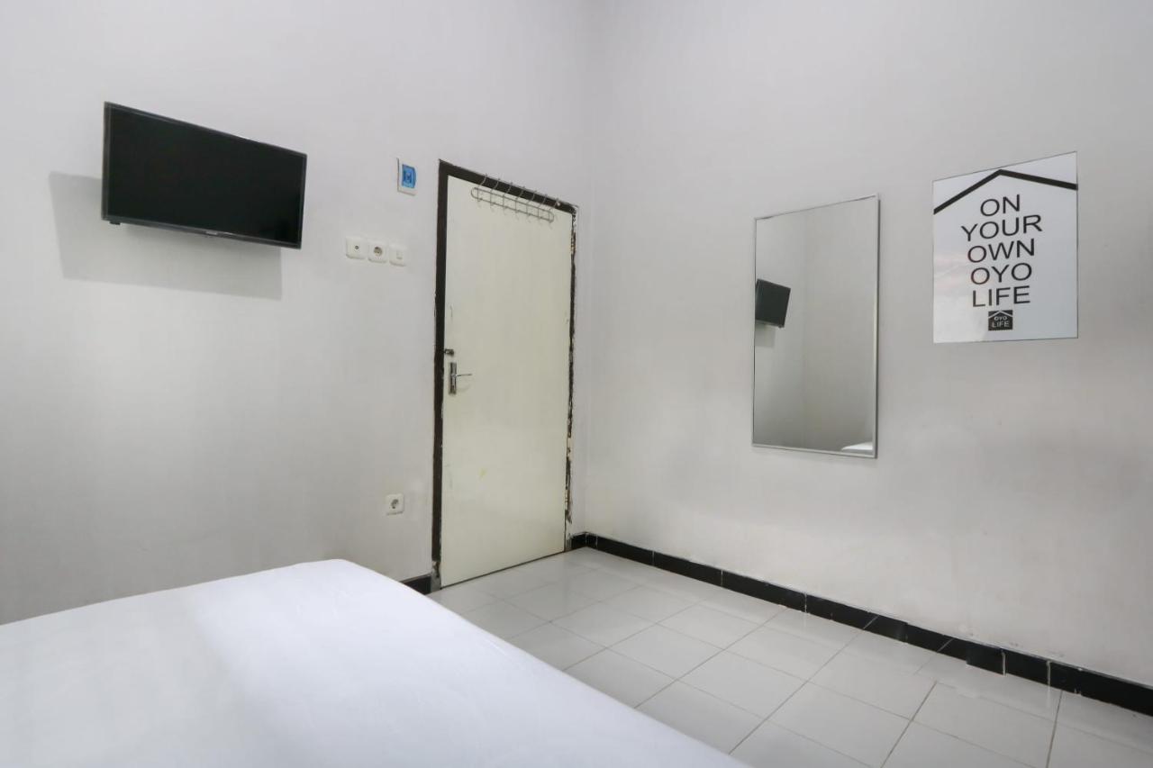Oyo 3187 Kost Putri Bu Chris Ξενοδοχείο Jembel Εξωτερικό φωτογραφία