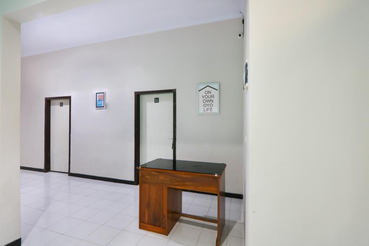 Oyo 3187 Kost Putri Bu Chris Ξενοδοχείο Jembel Εξωτερικό φωτογραφία