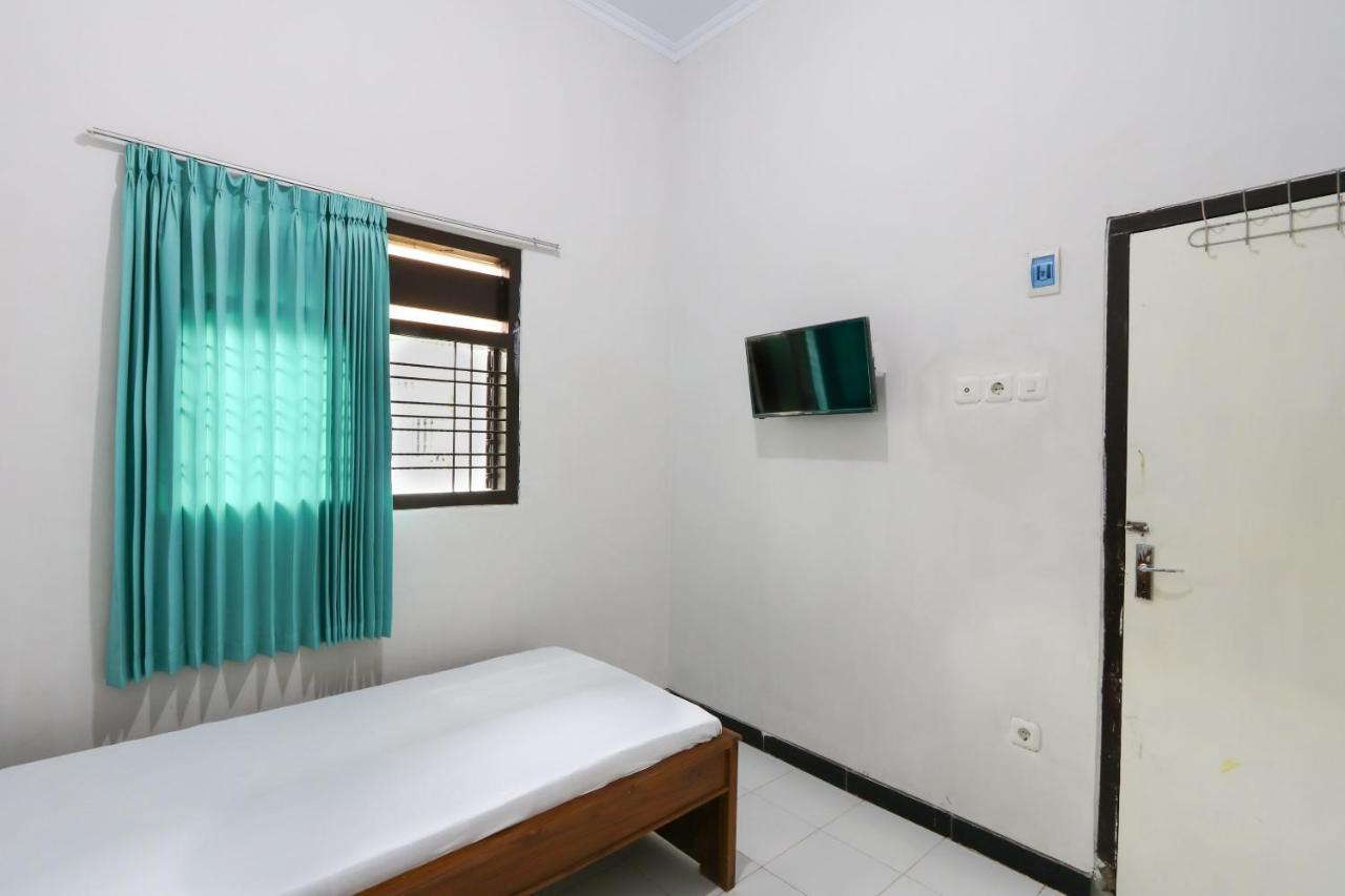 Oyo 3187 Kost Putri Bu Chris Ξενοδοχείο Jembel Εξωτερικό φωτογραφία